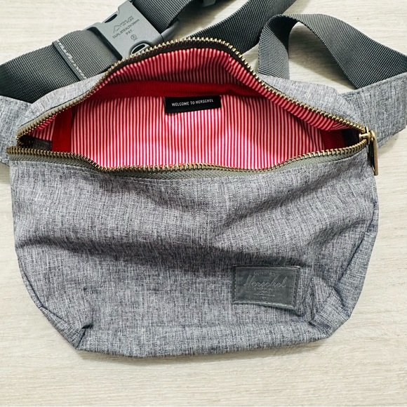 HERSCHEL LIGHT FIFTEEN FANNY/BELT BAG - Picture 6 of 9